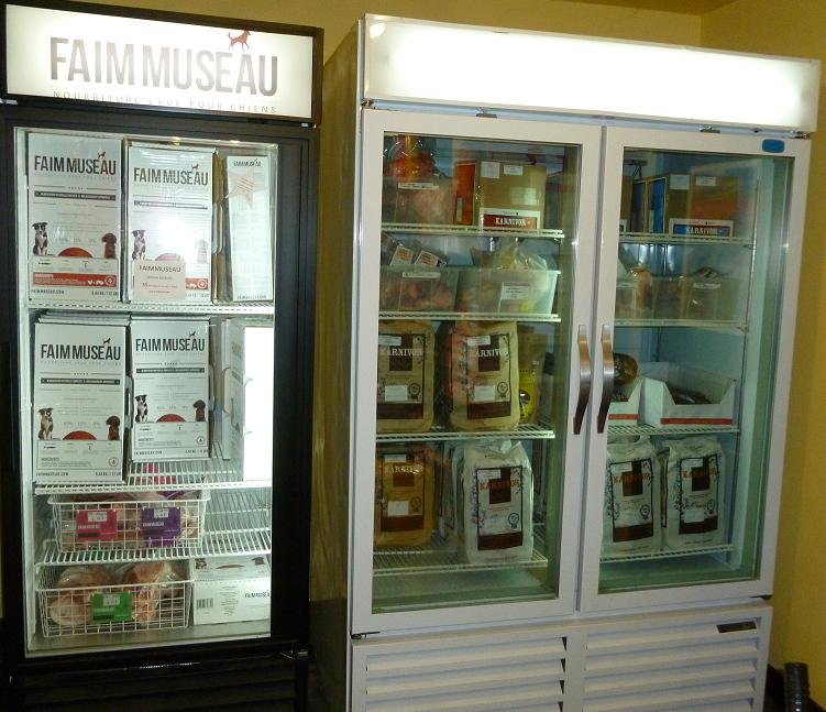 Nourriture crue Karnivor et Faim Museau